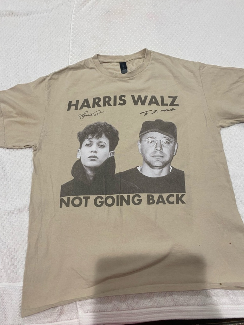 Gildan Beige 'Harris Walz - Not Going Back' Graphic Tee